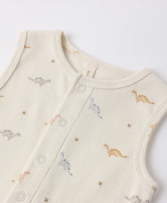 QUINCY Mae/RIBBED HENLEY ROMPER /DINOS /NATURAL /ロンパース【6-12M】