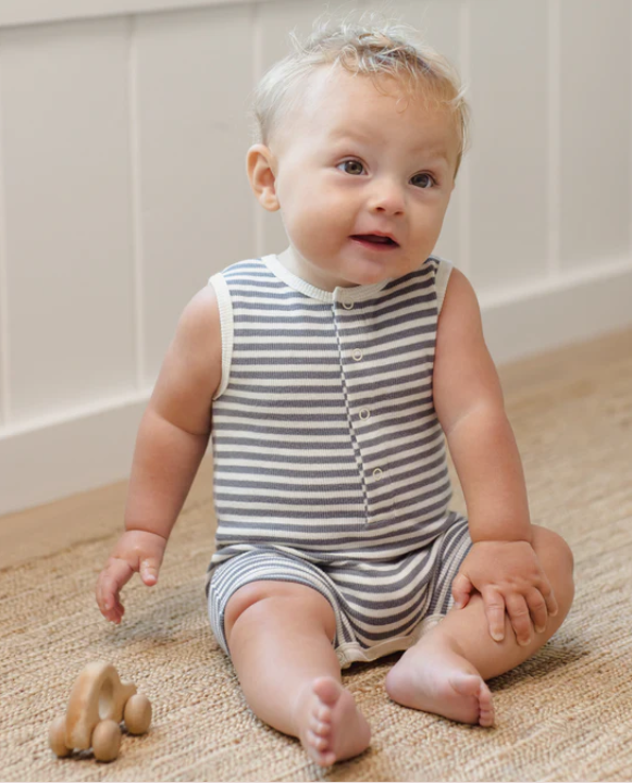 QUINCY Mae/RIBBED HENLEY ROMPER /OCEAN STRIPE /ロンパース【6-12M】