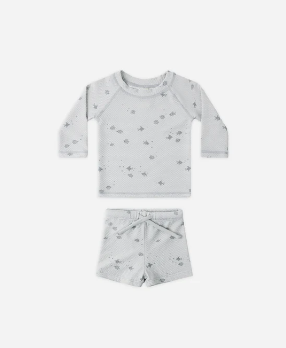 QUINCY Mae/FINN RASHGUARD + SHORT SET /FISH SKY /ラッシュガード＋ショーツセット【18-24M/2-3Y/4-5Y】
