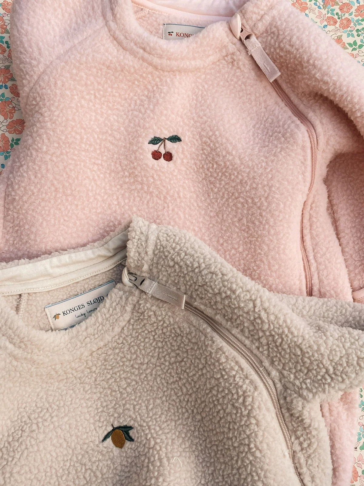 Konges Slojd/SAFA ONESIE/カバーオール【6ヶ月】【OXFORD TAN/ROSE SMOKE】
